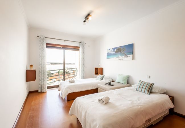 Apartamento em São Martinho do Porto -  Paradise Com vista para a piscina e Baìa Apartamento em São Martinho do Porto -  Paradise Com vista para a piscina e Baìa