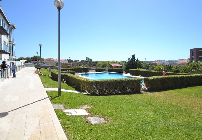 Apartamento em São Martinho do Porto - Estrela do Mar - Com vista para a piscina 