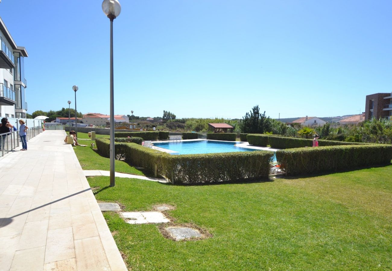 Apartamento em São Martinho do Porto - Estrela do Mar - Com vista para a piscina 