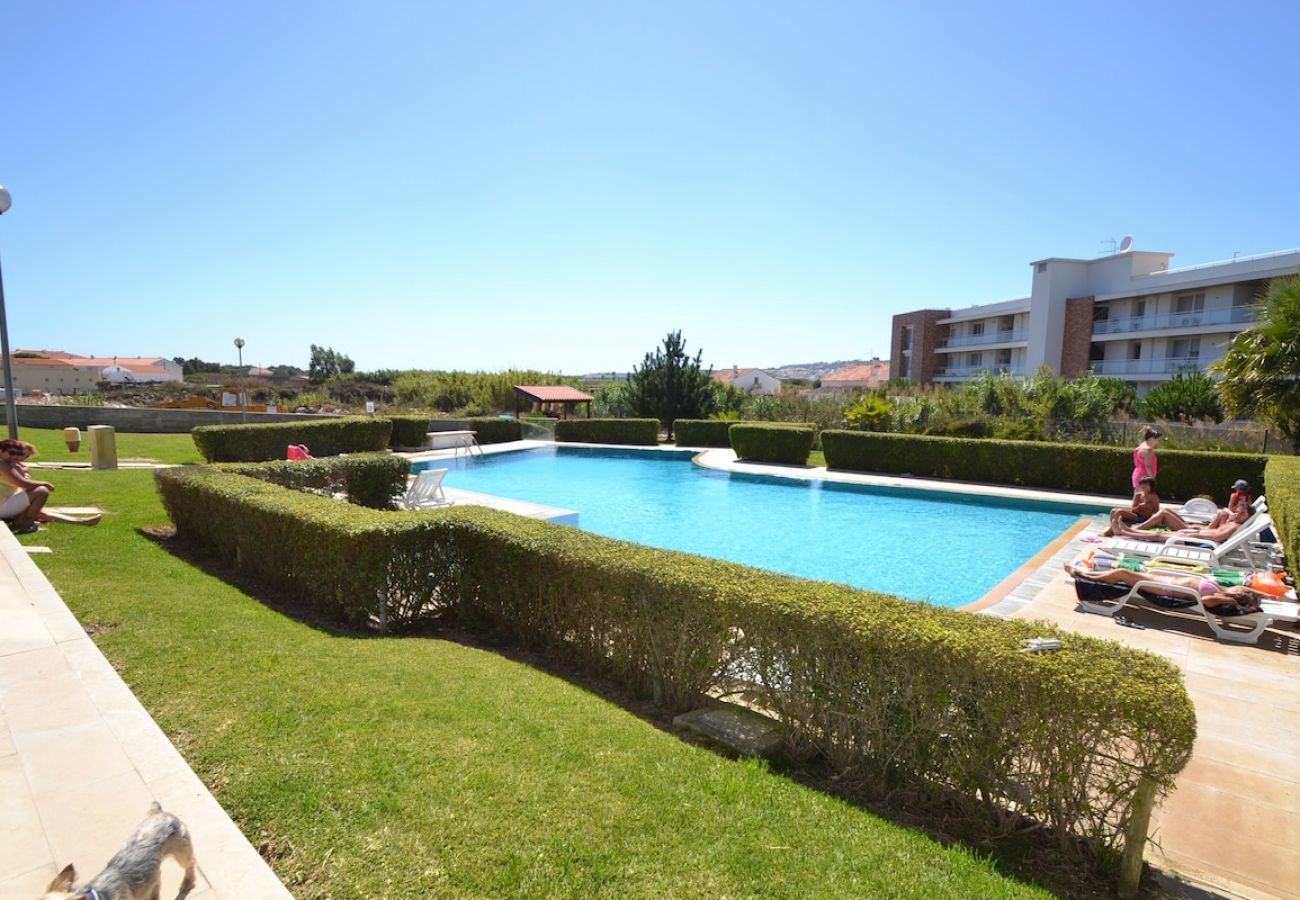 Apartamento em São Martinho do Porto - Estrela do Mar - Com vista para a piscina 