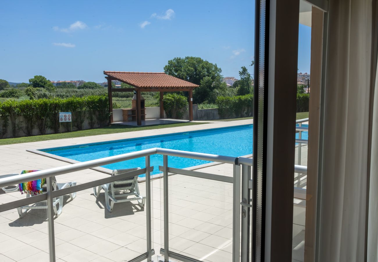 Apartamento em São Martinho do Porto - Carmona A com vista para a piscina