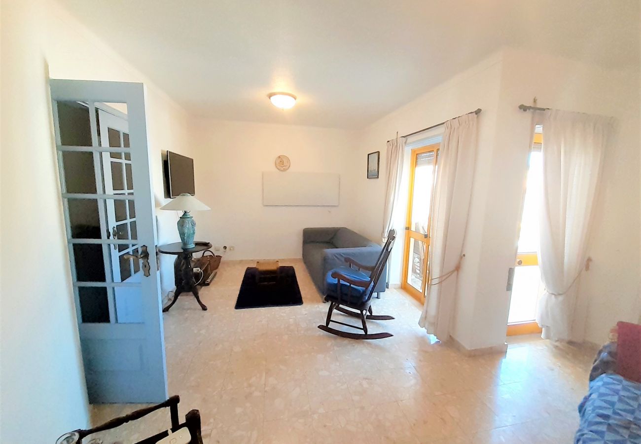 Apartamento em São Martinho do Porto - Eric - Junto à praia 