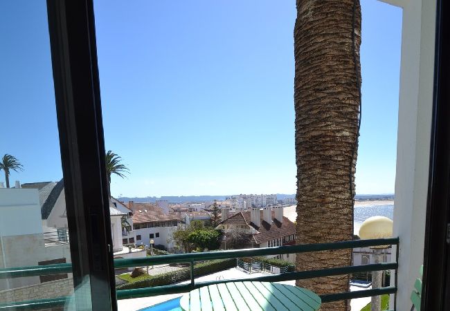Ferienwohnung in São Martinho do Porto -  Paradise Com vista para a piscina e Baìa