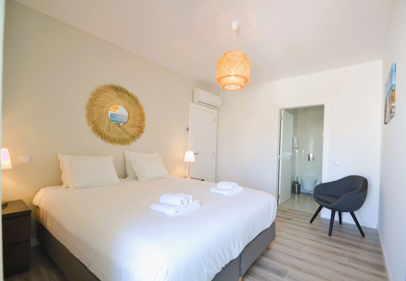 Ferienwohnung in São Martinho do Porto - Sol e mar T3 Apartamento Moderno!