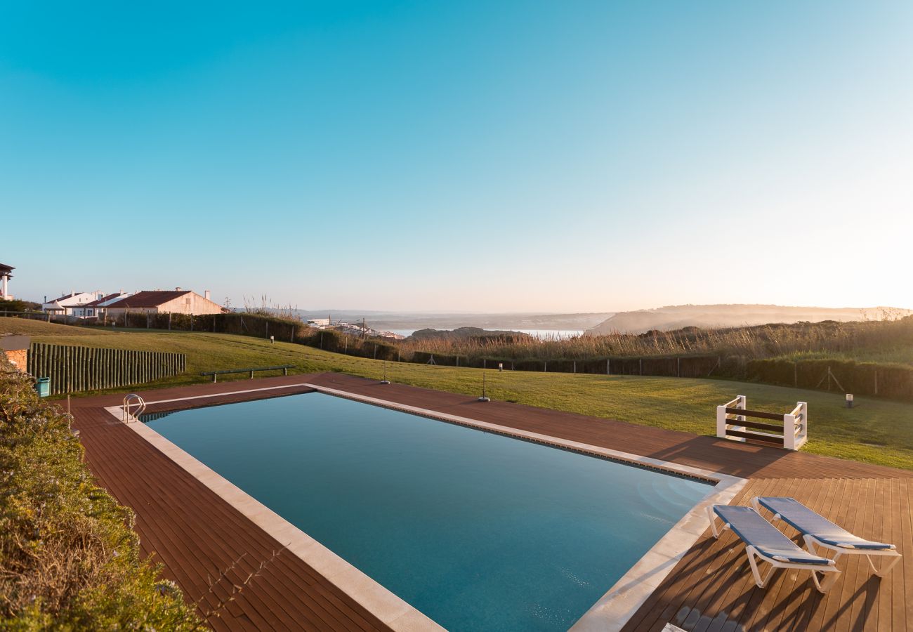 Ferienwohnung in São Martinho do Porto -  Azure- Com vista sobre o Oceano