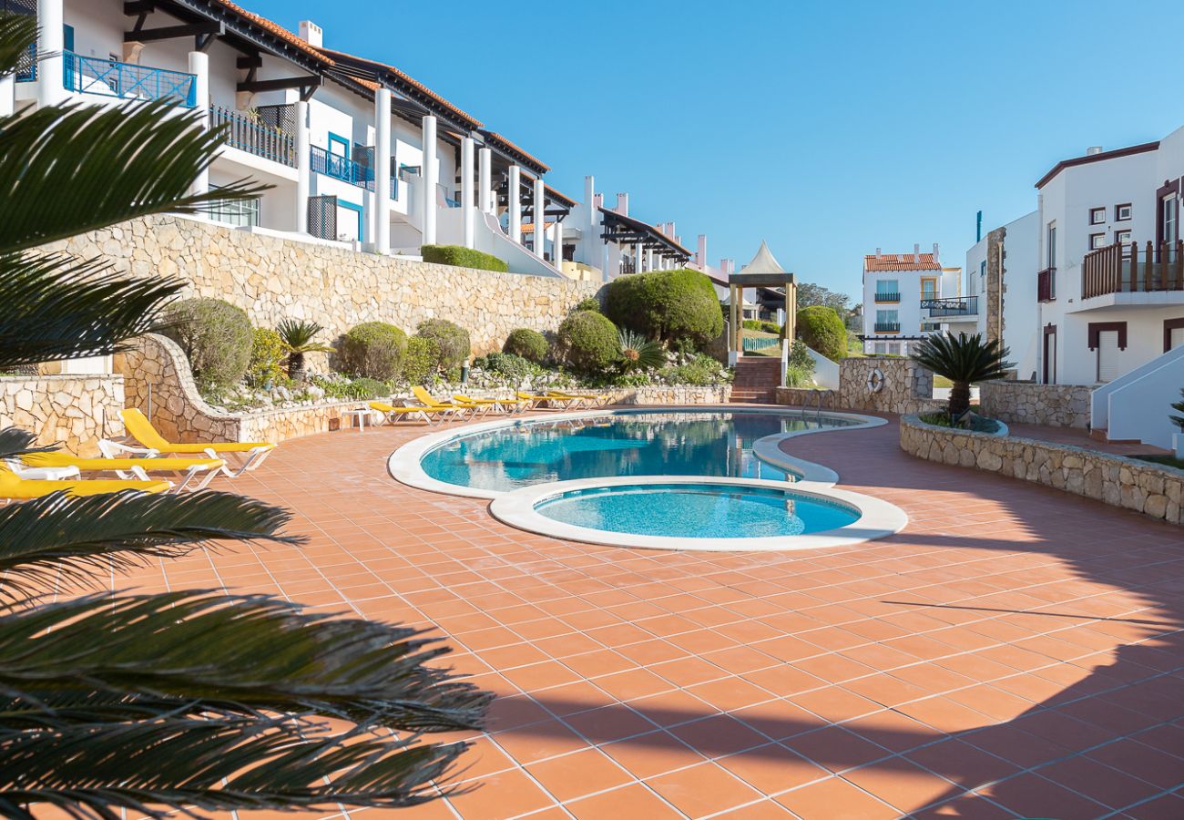 Ferienwohnung in São Martinho do Porto - Surf - In front of the Ocean