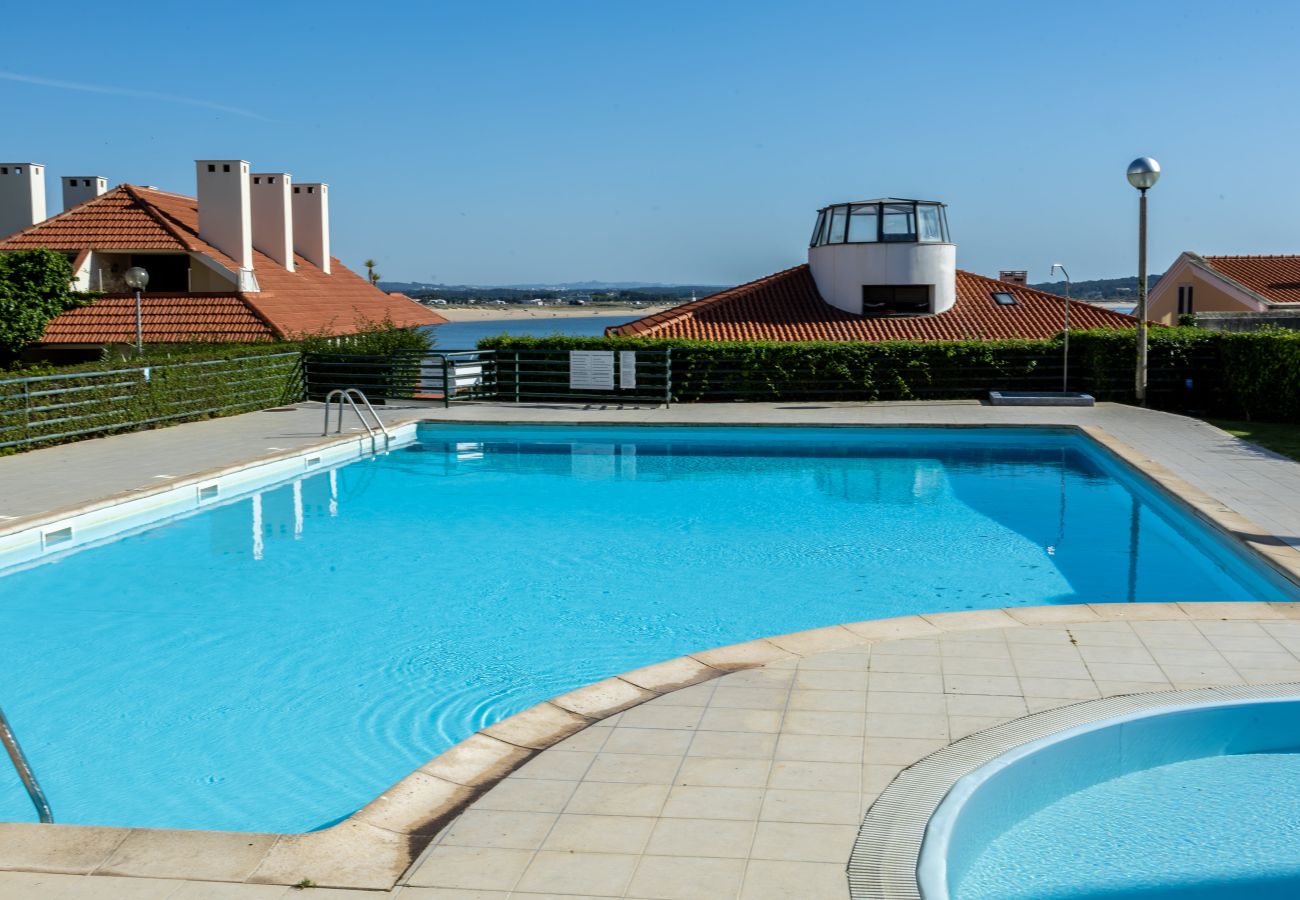 Ferienwohnung in São Martinho do Porto - Baía - with a bay view