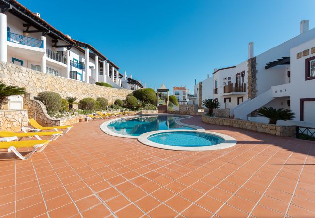 Apartment in São Martinho do Porto - Surf - In front of the Ocean Apartment in São Martinho do Porto - Surf - In front of the Ocean