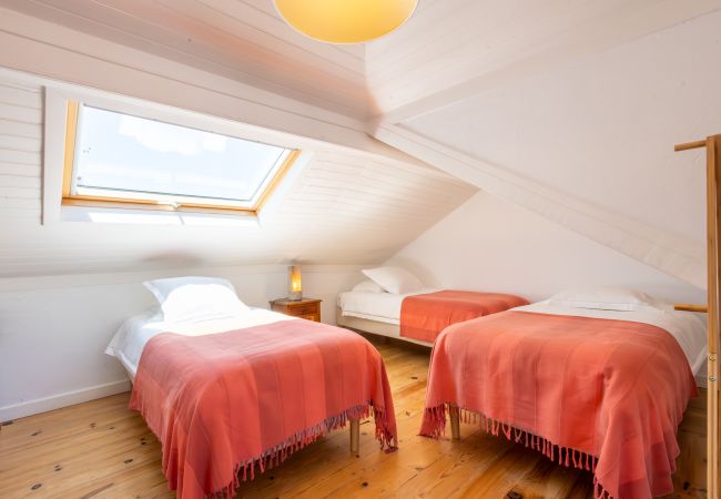 Terraced House in São Martinho do Porto - Charming beach house Terraced House in São Martinho do Porto - Charming beach house